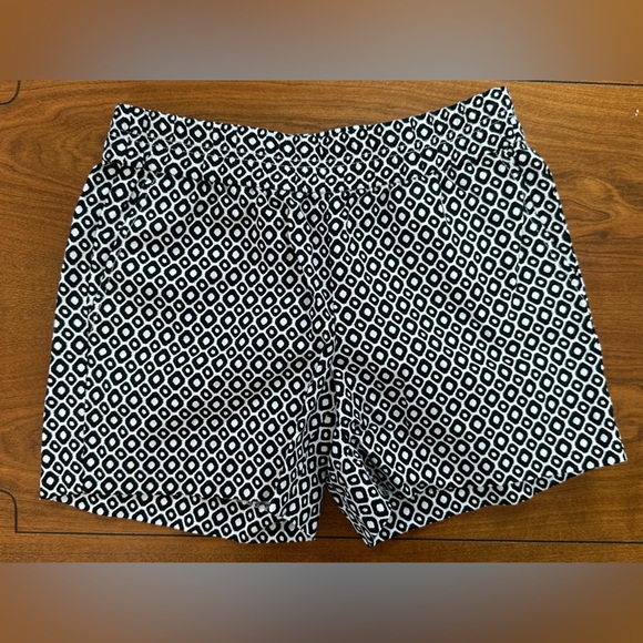 J.Crew Black & White Geometric Print Shorts | Size 4 - Picture 1 of 5